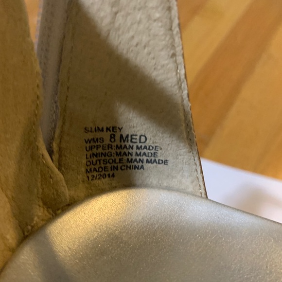 New KennethColeReaction Slim Key Gladiator Sandal - Picture 8 of 8